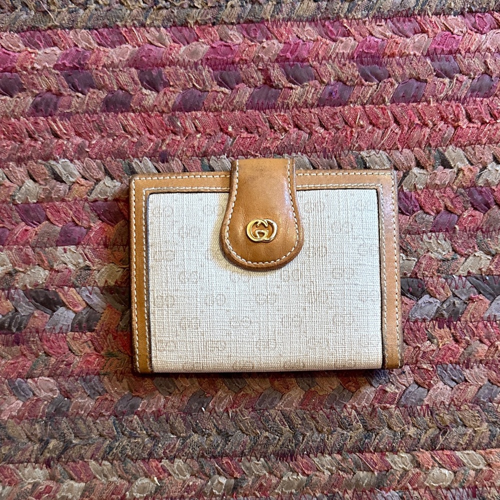 VINTAGE GUCCI CREAM MONOGRAM BI FOLD SNAP CARD CASE WALLET